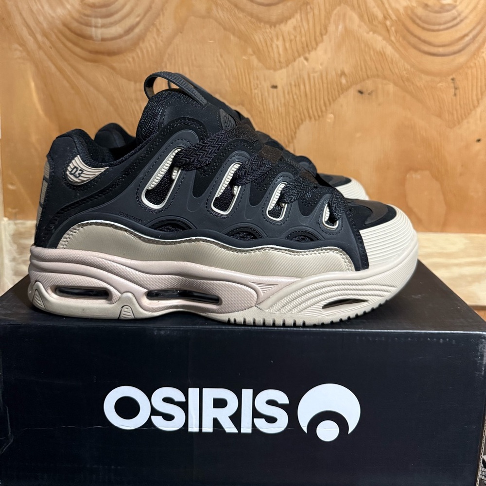 Osiris D3 2001 — Classic Black/Black/Tan Skate Shoes (Size 10)